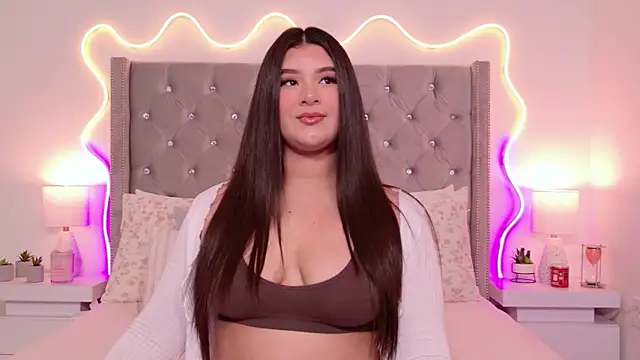 JuliaSUMMERS2022 online show from February 8, 10:02 pm