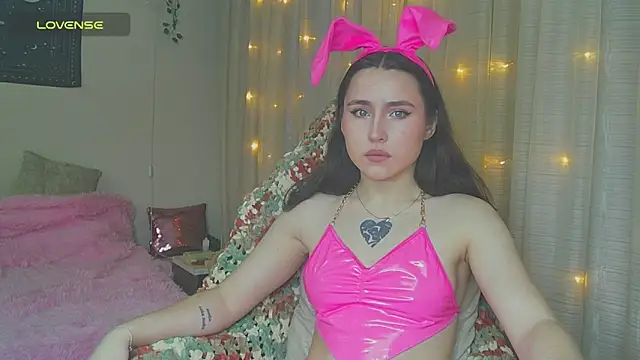 Snapshot of Aurora_workerr chatting on February 4, 12:11 pm Aurora workerr online show from February 4, 12:11 pm