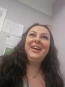 Snapshot of Britishbella chatting on February 27, 6:42 pm Britishbella online show from February 27, 6:42 pm