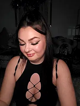 Snapshot of Britishbella chatting on October 31, 10:22 pm Britishbella online show from October 31, 10:22 pm