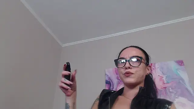 Snapshot of IzabelllNoir chatting on July 19, 8:29 am IzabelllNoir online show from July 19, 8:29 am