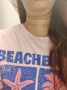 Brown Maxi online show from March 30, 6:53 pm