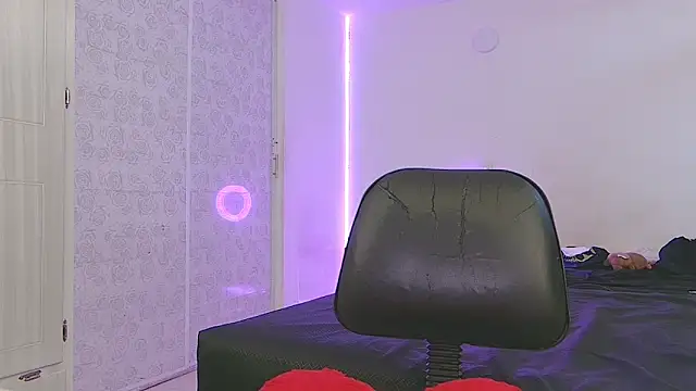 Snapshot of Lucy_Fer5 chatting on February 5, 2:33 pm Lucy Fer5 online show from February 5, 2:33 pm