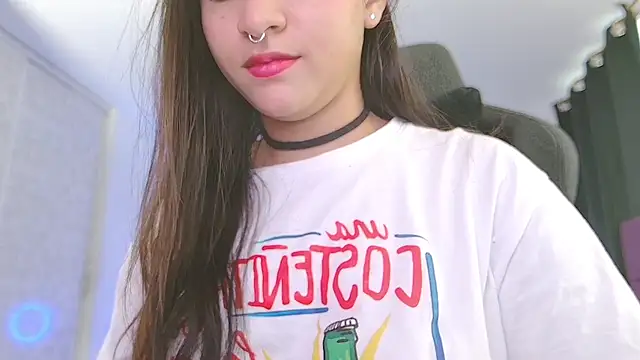 Snapshot of Lucy_Fer5 chatting on February 17, 7:20 pm Lucy Fer5 online show from February 17, 7:20 pm