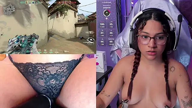 Snapshot of PetiteSophie_ chatting on February 5, 4:25 pm PetiteSophie online show from February 5, 4:25 pm