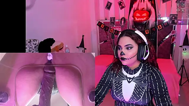 Snapshot of PetiteSophie_ chatting on October 19, 7:47 pm PetiteSophie online show from October 19, 7:47 pm