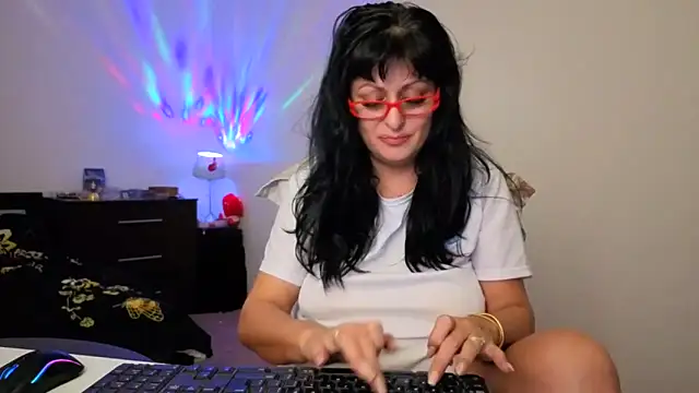 YourDreamLoverr online show from January 5, 11:30 pm