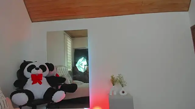 AtheneaRossi online show from March 3, 7:39 pm