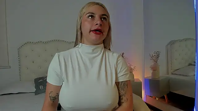 AtheneaRossi online show from October 3, 7:00 pm