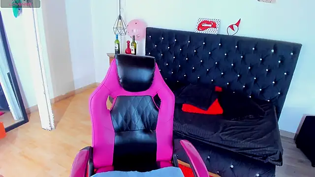 Aliciia cute1 online show from February 12, 9:43 pm