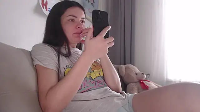  JustmeHere  online show from February 7, 9:35 am