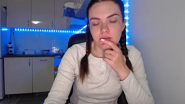 Snapshot of _JustmeHere_ chatting on June 20, 10:56 pm JustmeHere online show from June 20, 10:56 pm