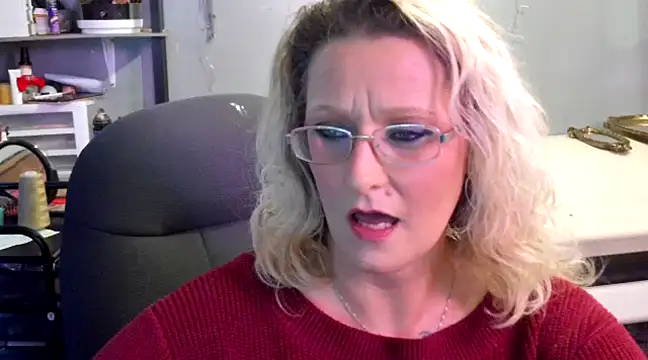 Snapshot of Lisalovely6981 chatting on January 24, 5:53 pm Lisalovely6981 online show from January 24, 5:53 pm