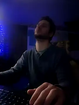 Snapshot of Seymour93 chatting on December 29, 7:32 pm Seymour93 online show from December 29, 7:32 pm