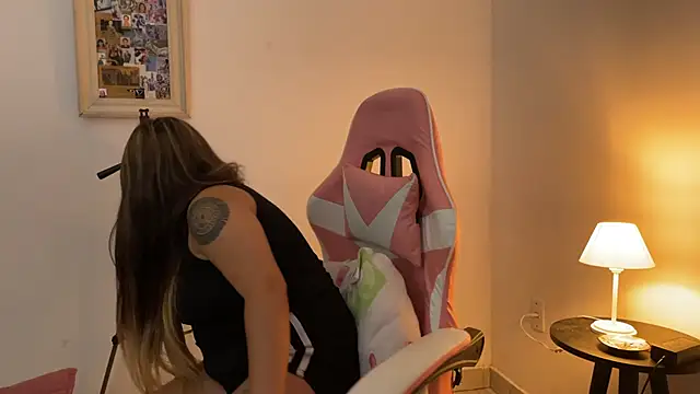 Snapshot of SweetPaige_ chatting on February 4, 3:07 pm SweetPaige online show from February 4, 3:07 pm