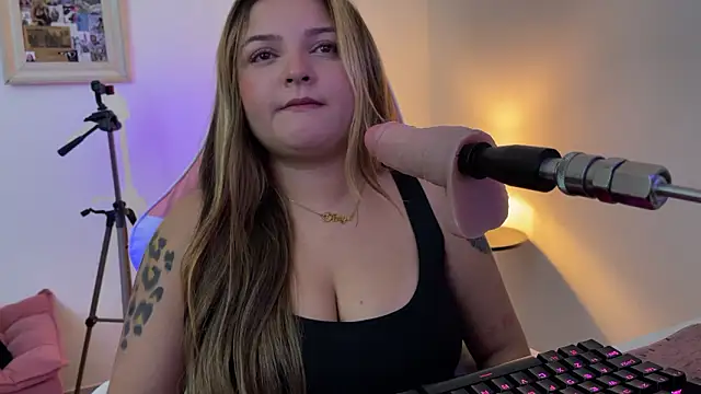 Snapshot of SweetPaige_ chatting on March 7, 1:57 am SweetPaige online show from March 7, 1:57 am