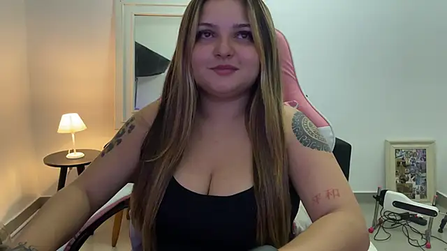 Snapshot of SweetPaige_ chatting on April 22, 1:19 am SweetPaige online show from April 22, 1:19 am