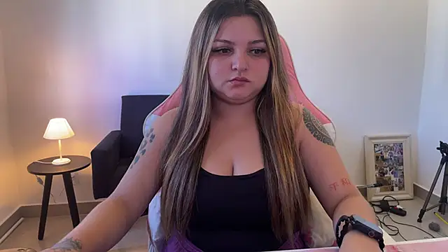 Snapshot of SweetPaige_ chatting on April 22, 5:03 pm SweetPaige online show from April 22, 5:03 pm