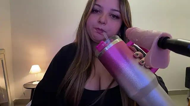 Snapshot of SweetPaige_ chatting on May 2, 11:10 pm SweetPaige online show from May 2, 11:10 pm