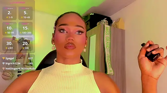 naomy  xx online show from May 12, 9:01 pm