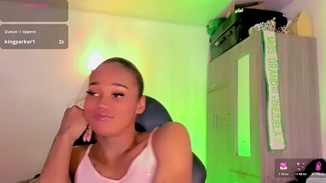naomy  xx online show from May 29, 3:48 am