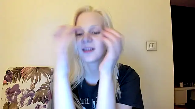 sashakiss99 online show from December 17, 3:18 pm