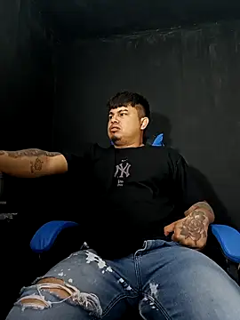 Snapshot of DickMasterfindom chatting on February 3, 7:24 am DickMasterfindom online show from February 3, 7:24 am