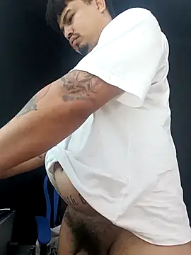 Snapshot of DickMasterfindom chatting on February 15, 11:12 pm DickMasterfindom online show from February 15, 11:12 pm