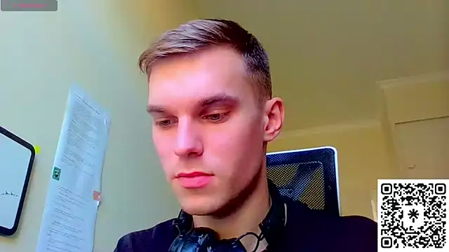 Snapshot of bluegaze6 chatting on October 9, 7:06 am bluegaze6 online show from October 9, 7:06 am