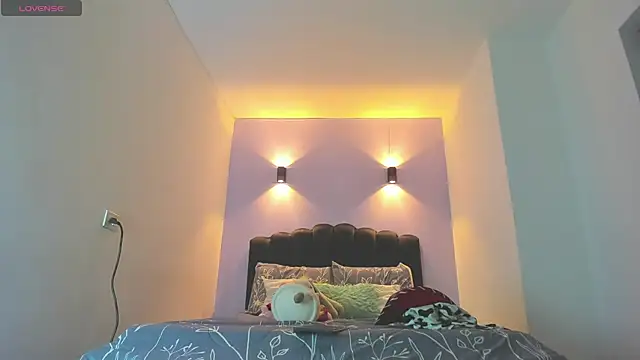 Snapshot of Sofia_Clauss_ chatting on November 2, 2:47 am Sofia Clauss online show from November 2, 2:47 am