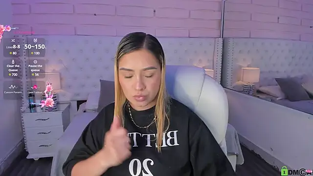 Snapshot of Yaaky_ chatting on December 24, 1:38 am Yaaky online show from December 24, 1:38 am