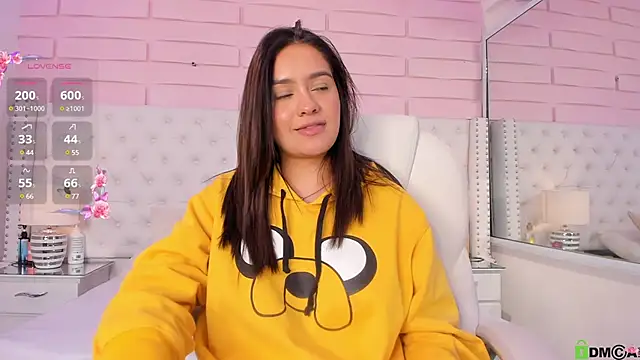 Snapshot of Yaaky_ chatting on January 25, 12:27 am Yaaky online show from January 25, 12:27 am