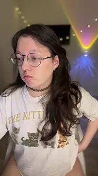 Snapshot of emigooflordXD chatting on February 9, 11:03 am emigooflordXD online show from February 9, 11:03 am