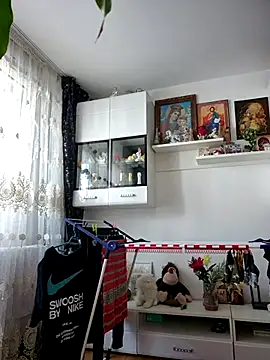 AvaLloyd online show from February 19, 10:45 am