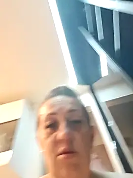 AvaLloyd online show from April 11, 3:00 am