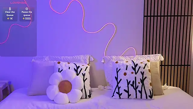 Snapshot of Ester_Hill chatting on February 8, 8:21 pm Ester Hill online show from February 8, 8:21 pm