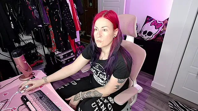 Snapshot of gennyrock chatting on October 14, 11:27 pm gennyrock online show from October 14, 11:27 pm