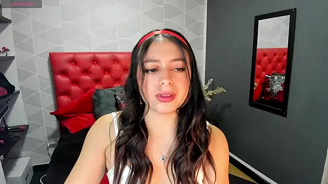 Snapshot of MiaWils_ chatting on February 14, 7:33 pm MiaWils online show from February 14, 7:33 pm