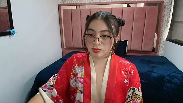 Snapshot of MiaWils_ chatting on May 20, 6:47 pm MiaWils online show from May 20, 6:47 pm