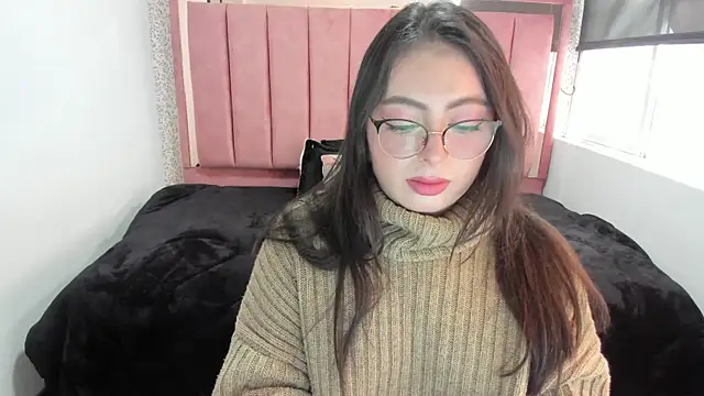 Snapshot of MiaWils_ chatting on July 8, 6:56 pm MiaWils online show from July 8, 6:56 pm
