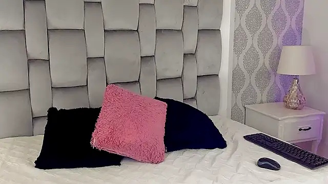 Charlotte  08 online show from November 5, 7:25 pm