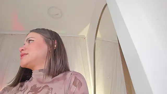 Petite Lucie online show from January 19, 10:06 pm