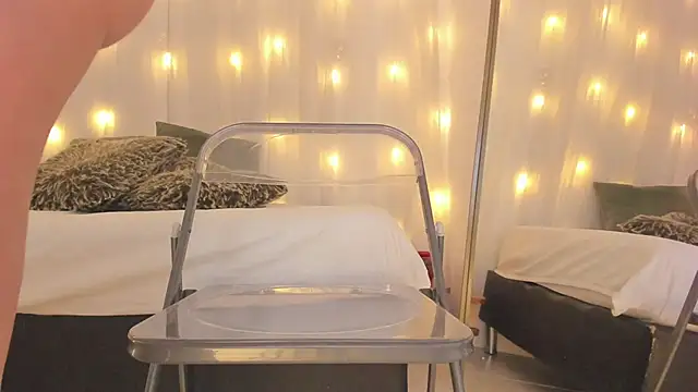 Petite Lucie online show from February 22, 9:59 pm