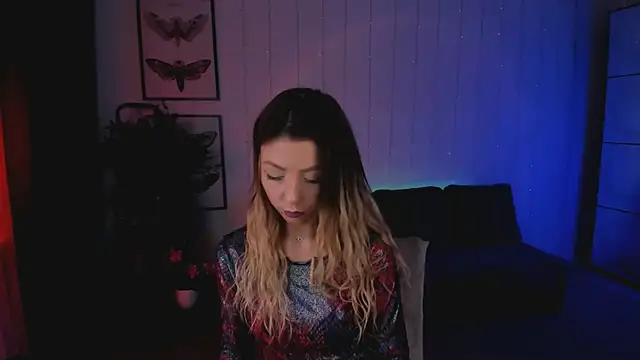 Snapshot of Love_Lines chatting on January 31, 11:13 pm Love Lines online show from January 31, 11:13 pm