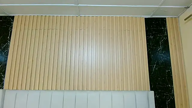 MilanZaire online show from December 14, 4:01 pm