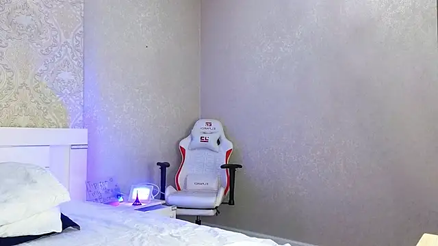 Diana Moon  online show from December 5, 10:35 am