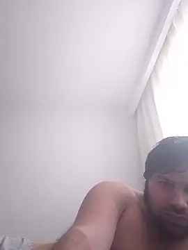 raducelfrumos99 online show from December 14, 11:37 am