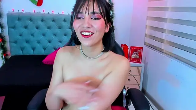 Snapshot of lina_bedoya_ chatting on December 14, 5:58 pm lina bedoya online show from December 14, 5:58 pm