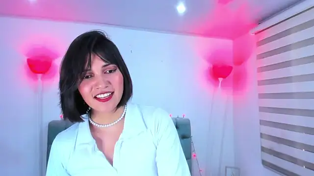 Snapshot of lina_bedoya_ chatting on January 15, 2:46 pm lina bedoya online show from January 15, 2:46 pm
