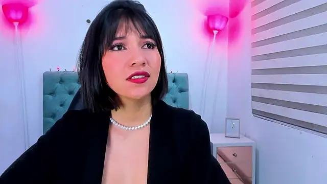 Snapshot of lina_bedoya_ chatting on January 18, 11:43 am lina bedoya online show from January 18, 11:43 am